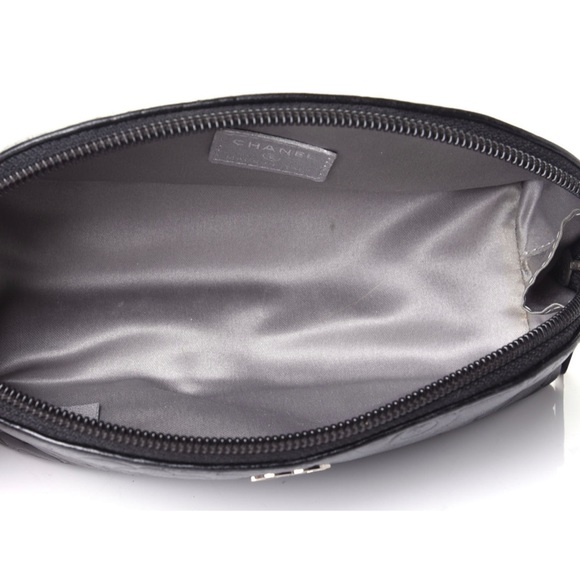 🖤🖤 CHANEL 🖤🖤
Lambskin Camellia Embossed
Cosmetic Case Black - Picture 3 of 8